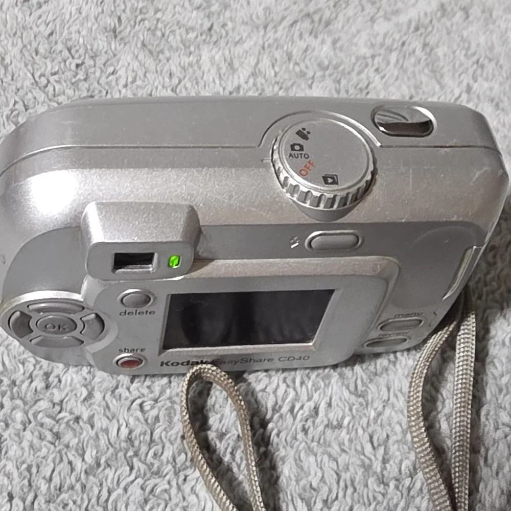 Kodak EasyShare CD40 4.0MP Digital Camera Silver Works
